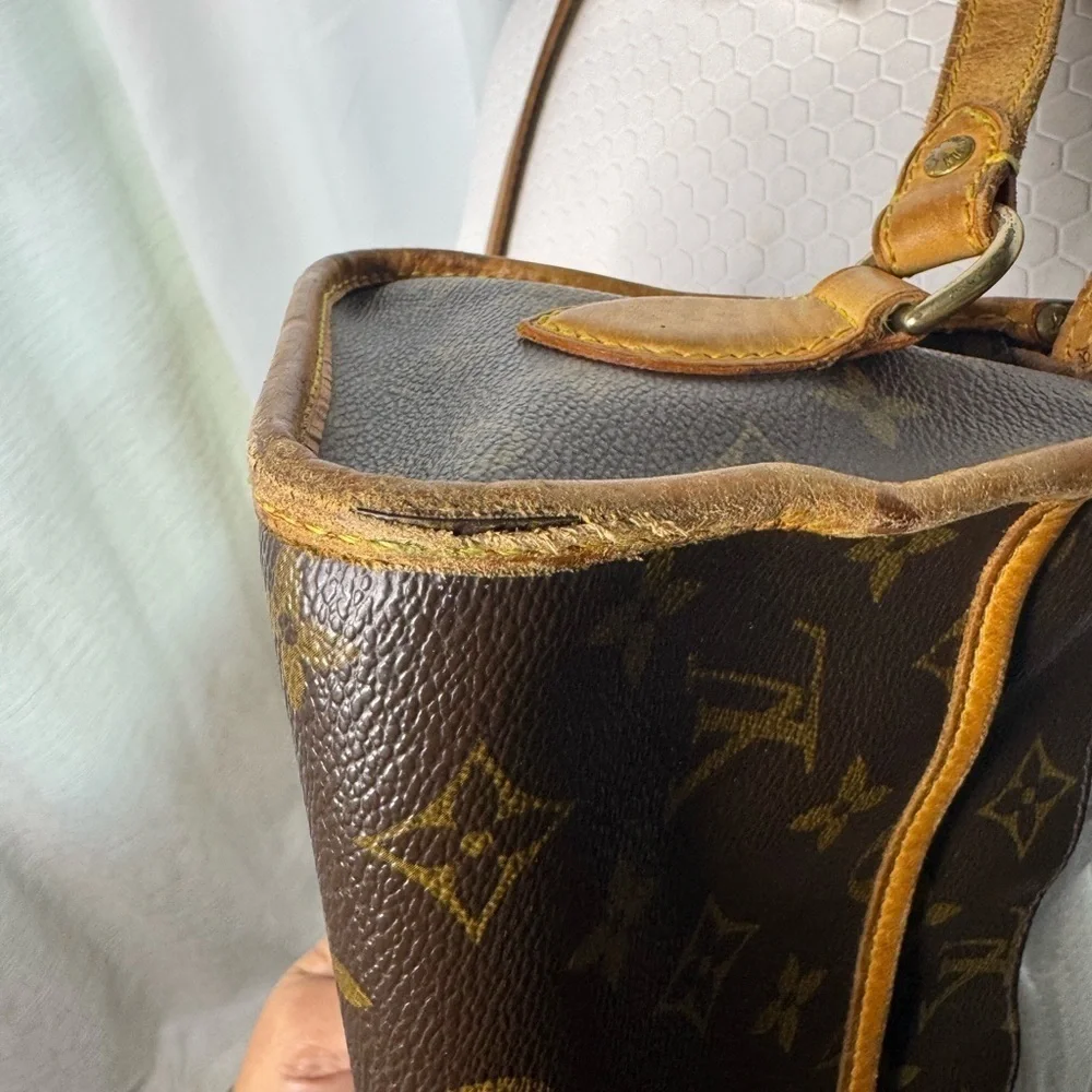 Louis Vuitton Vintage 2005 Popincourt Shoulder Bag
